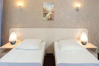 Гостиница Респект Смоленск Улучшенный двухместный номер с 2 отдельными кроватями-3